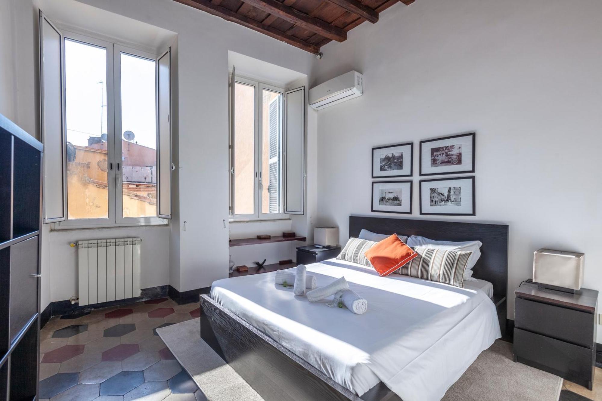 Spanish Steps Charming Apartment